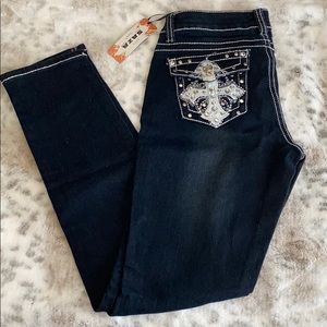 New with tags juniors size 9 dark/black denim